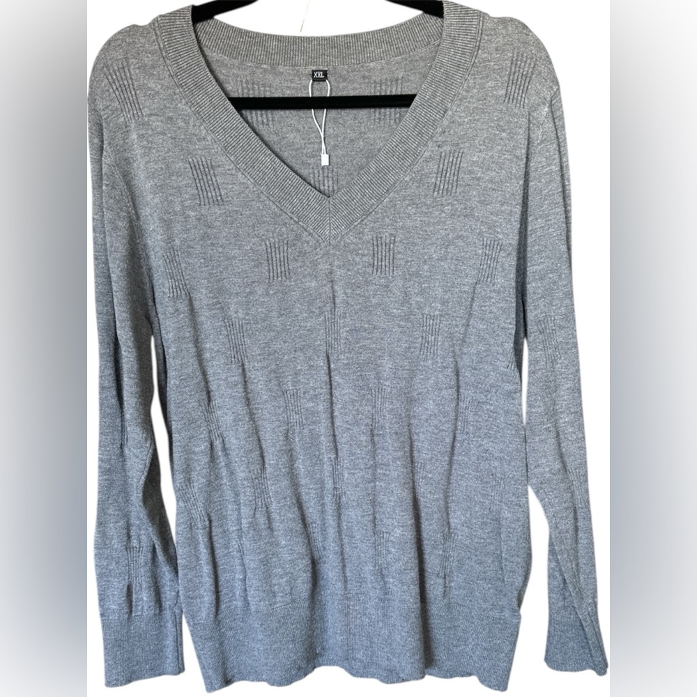 Arach & Cloz gray V-neck sweater